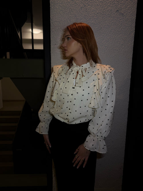 Bluse mit zartem Herzdessin und Volants