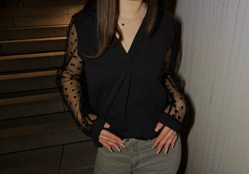Bluse mit transparenten Ärmeln