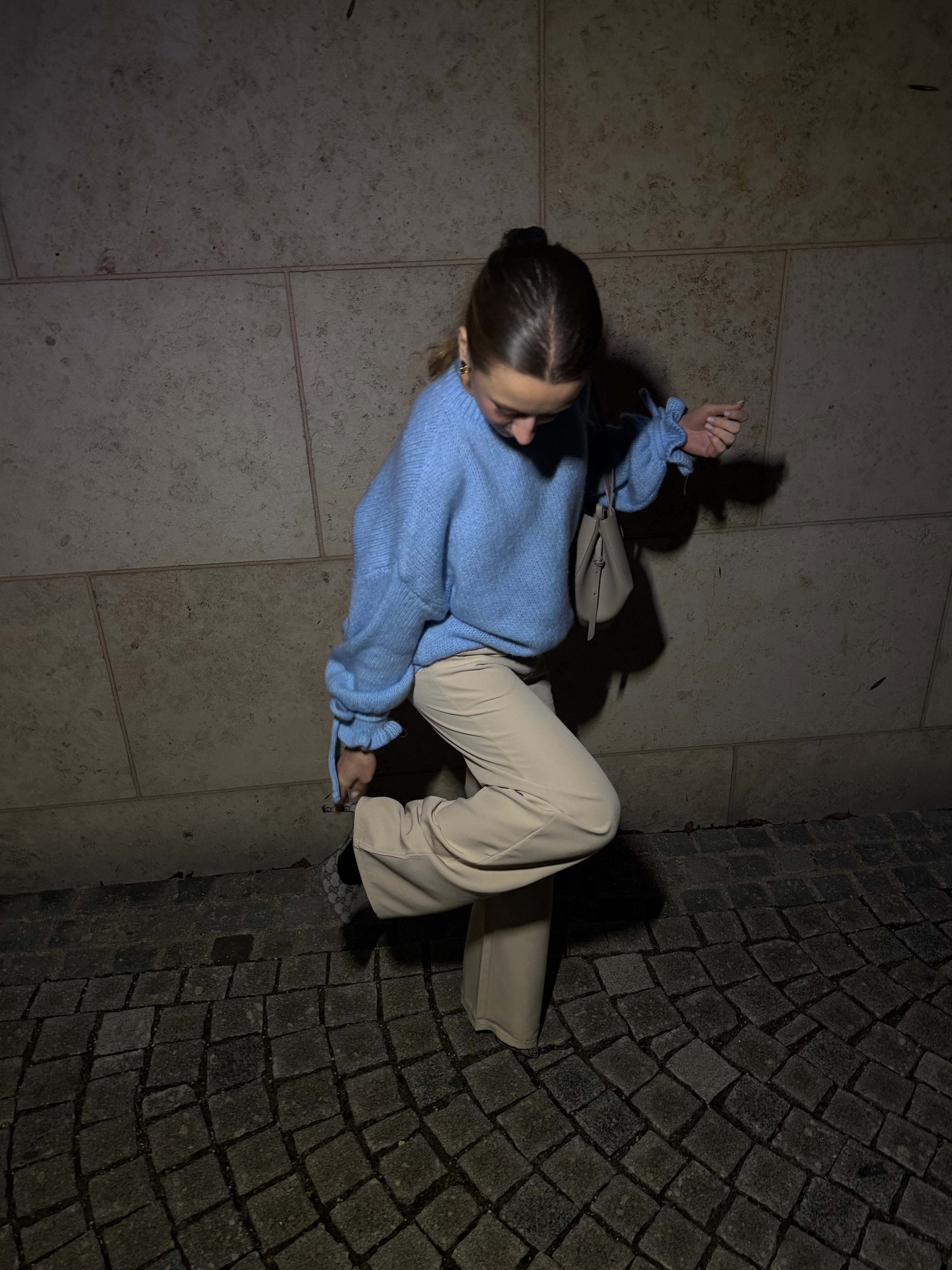 Beigefarbene weite Hose